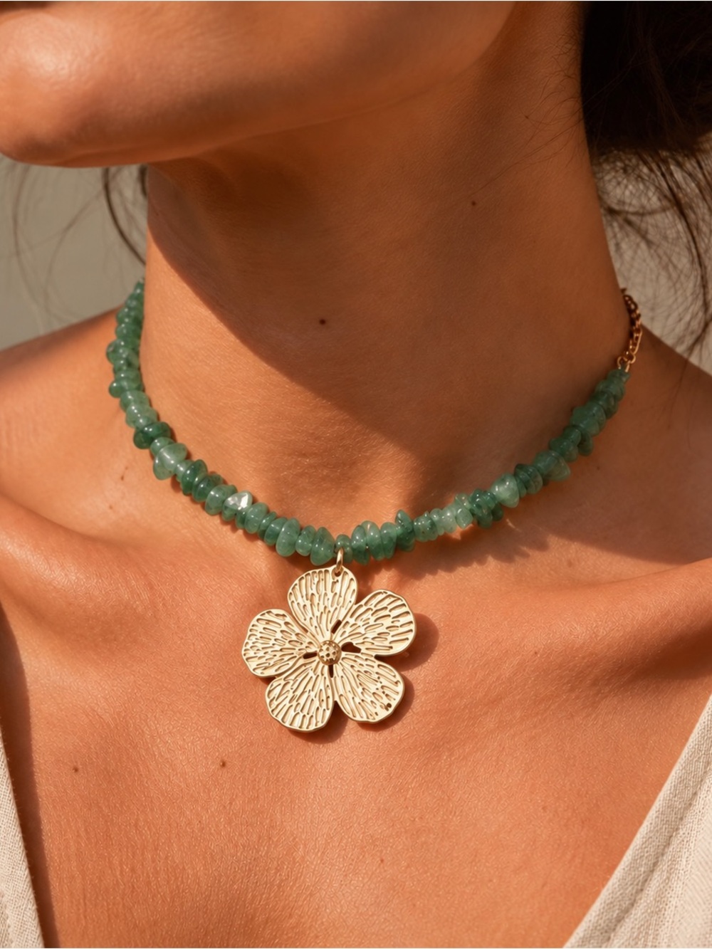 Green Stone Chip Choker Necklace Gold Tone Flower Pendant